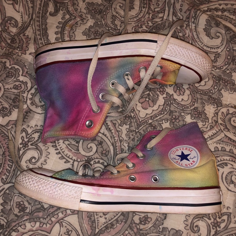tie-dye converse